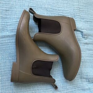 Storm Chelsea boot by Cougar